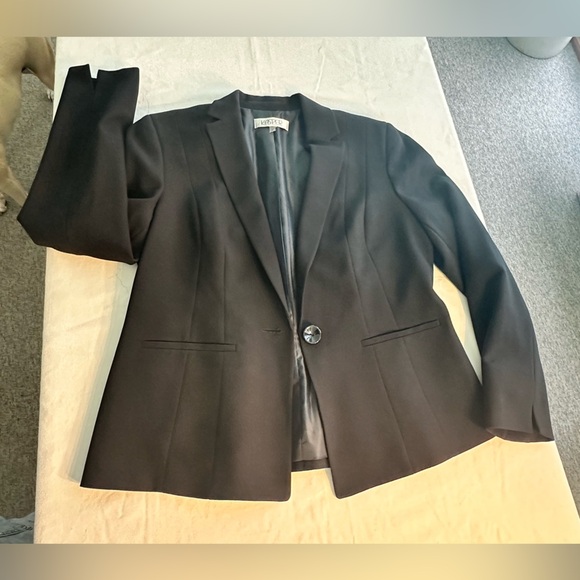 Kasper Black Lined Blazer - Nice Detailing Size 12 EUC - Picture 8 of 11